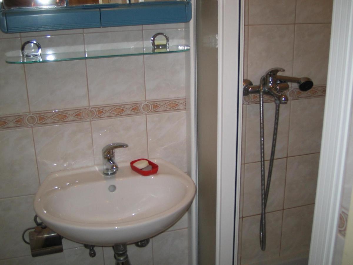 Apartments By The Sea Selce, Crikvenica - 15063 Bagian luar foto